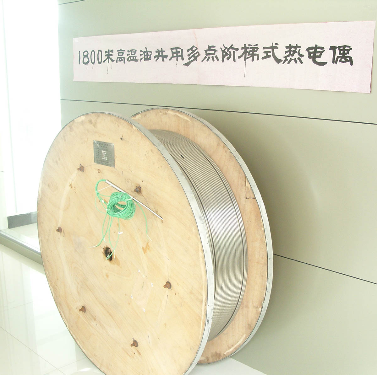 油井用多点阶梯式超长铠装热电偶